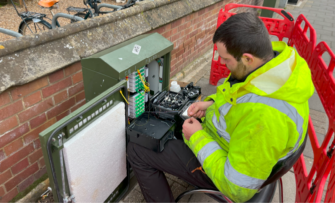 IQGeo-Fiber-Connect-Schlüssel-zum-Mitnehmen-Blog-Szene-Foto-1