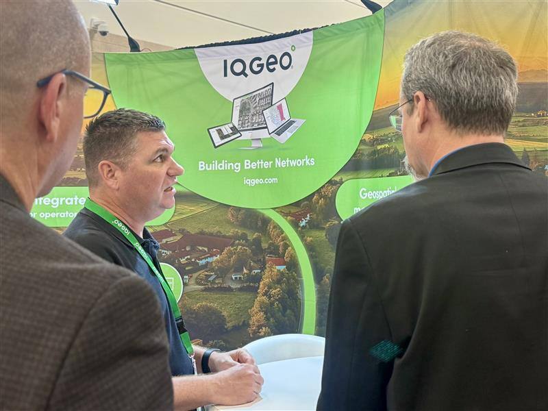 Biran Connelly führt eine Demo bei Connected America auf der Veranstaltung 2025 in Irving durch.