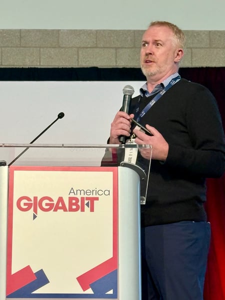 Jay Cadman spricht bei Connected America in Dallas