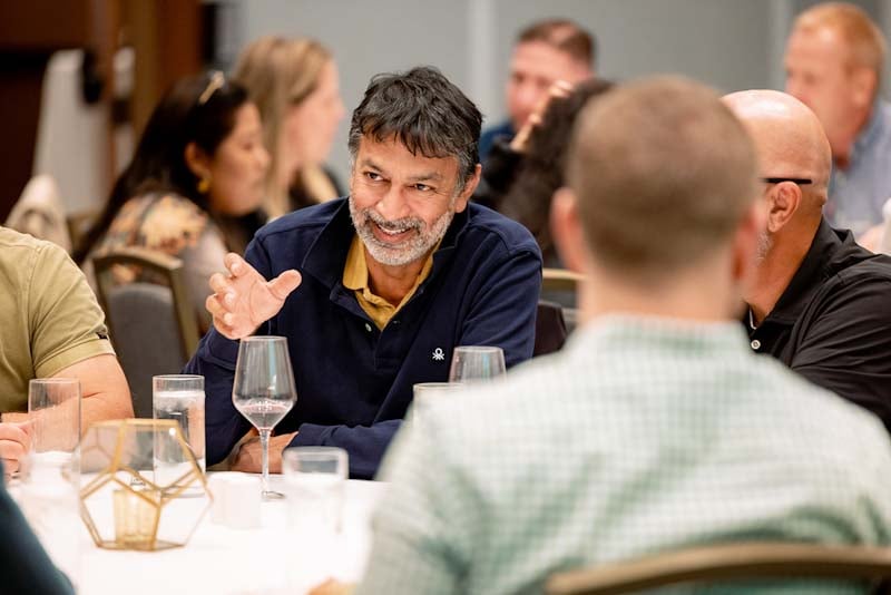 IQGeo-Americas-Meetup-2023-Mittwochs-Abendessen-Aktivität-Denver