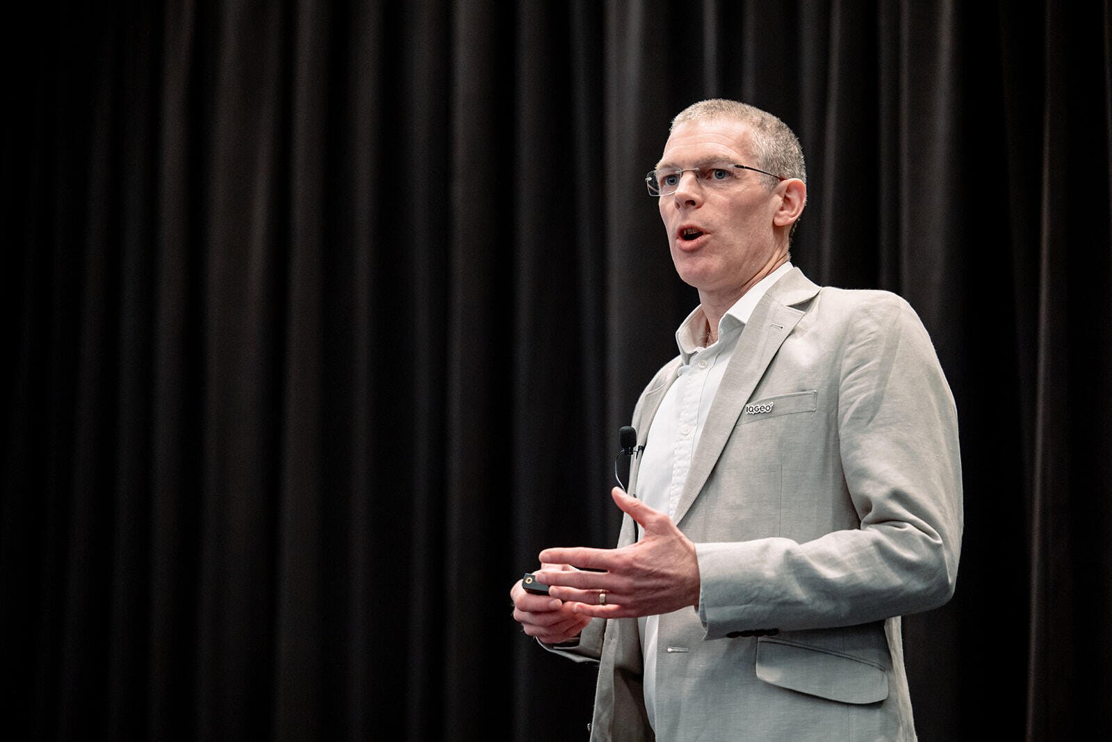 James Wheatley gibt ein Produkt-Update auf der IQGeo Americas Meetup 2024