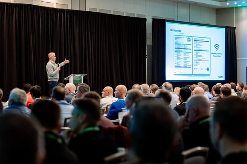 Jay Cadman begrüßt die Delegierten auf der IQGeo Americas Meetup 2024
