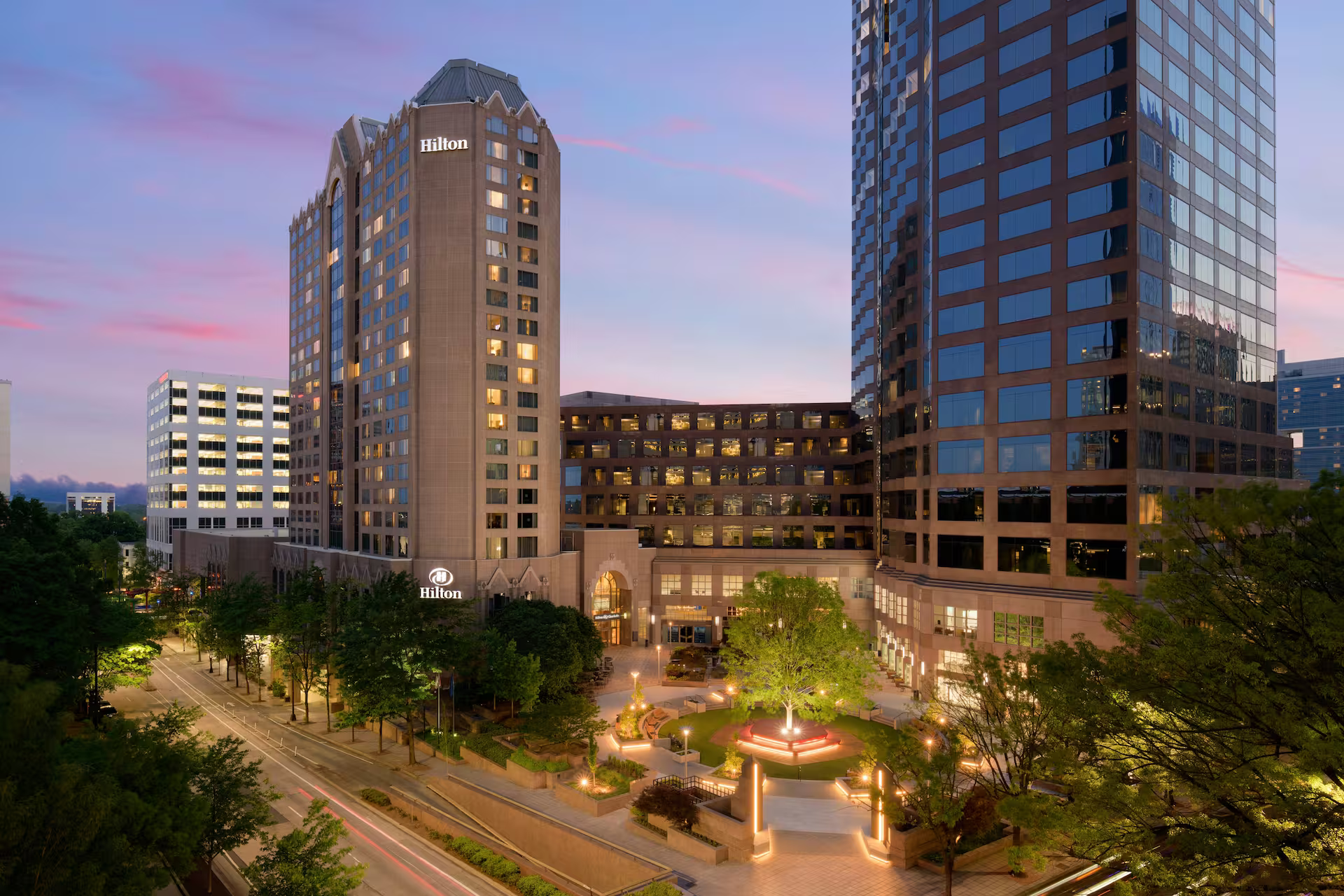 Außenansicht des Hilton Charlotte Uptown