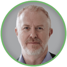 IQGeo-Profilbild-Jay-Cadman-Hintergrund grau_240x240